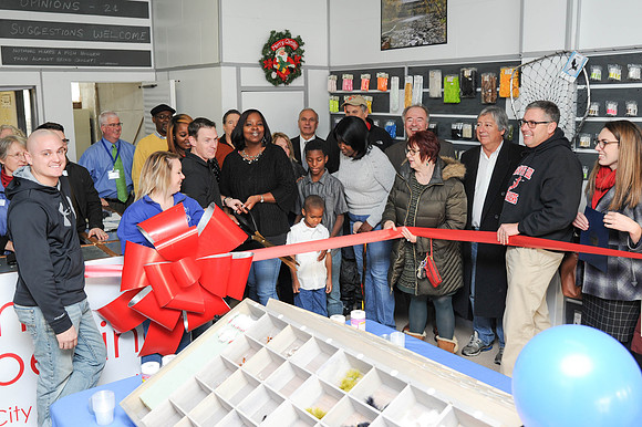 DriftersRibbonCutting_018