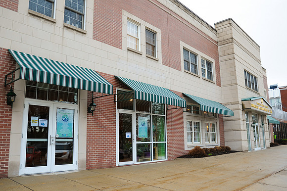 BranchesOfWellness-RibbonCutting_112