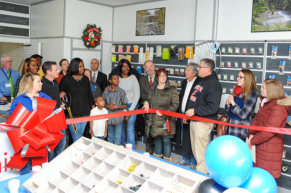 DriftersRibbonCutting_030