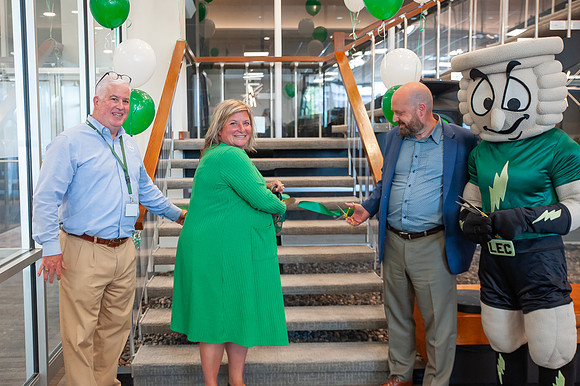 LakeErie-RibbonCutting-Dorms_081