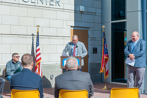 adminbuilding-ribboncutting_060