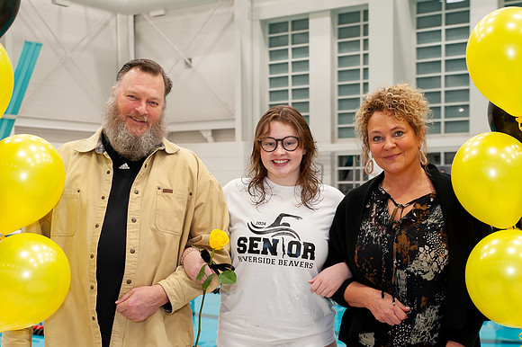 RHS-SeniorParentNight-Swim24_009e