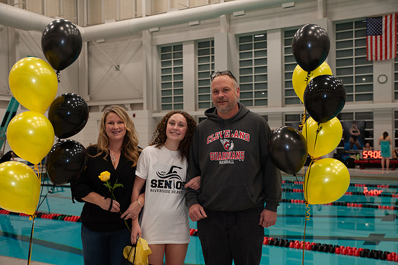RHS-SeniorParentNight-Swim24_001