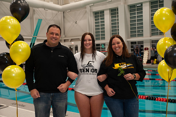 RHS-SeniorParentNight-Swim24_013