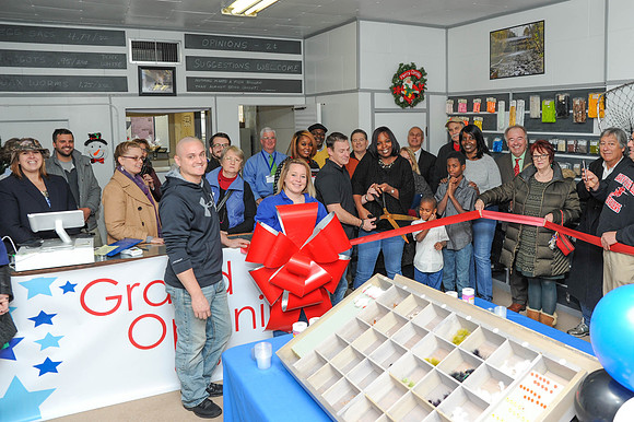 DriftersRibbonCutting_037