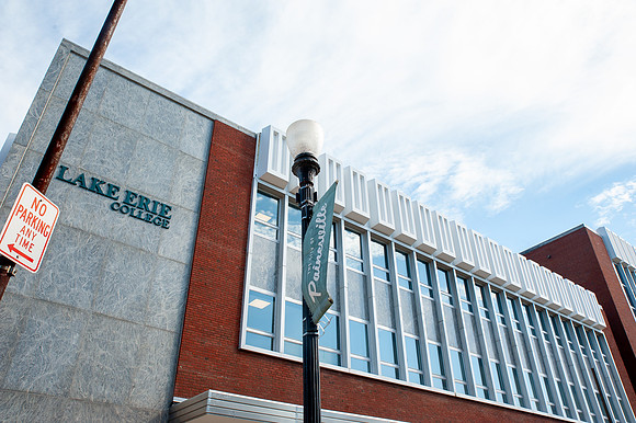 LakeErie-RibbonCutting-Dorms_185