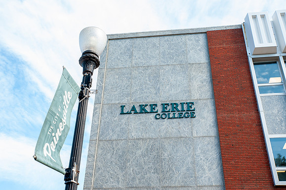 LakeErie-RibbonCutting-Dorms_183